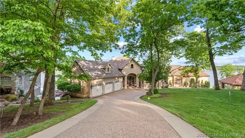 50 Brookhaven Ct, Sunrise Beach, MO 65079