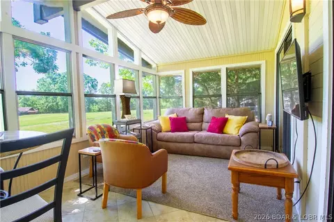 24 Canoe Ct, Osage Beach, MO 65065