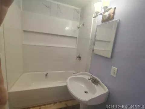 Bath - 1105 Lay Ave, Warsaw, MO 65355 photo 5 of 10