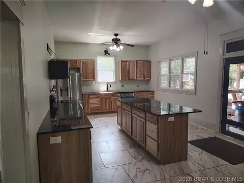 Entry Way - 1105 Lay Ave, Warsaw, MO 65355 photo 3 of 12
