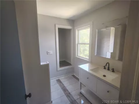 Bath - 1105 Lay Ave, Warsaw, MO 65355 photo 6 of 10