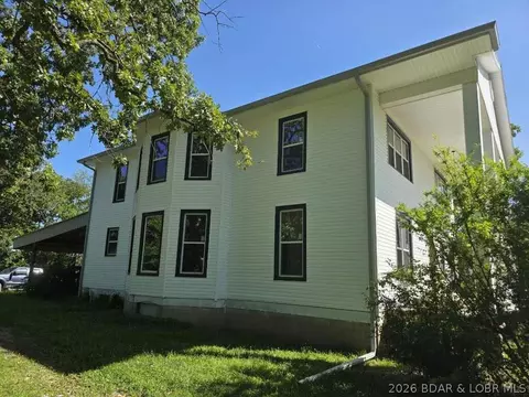 Exterior - 1105 Lay Ave, Warsaw, MO 65355 photo 4 of 10