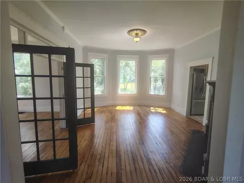 Living - 1105 Lay Ave, Warsaw, MO 65355 photo 3 of 10
