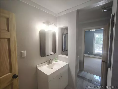 Bath - 1105 Lay Ave, Warsaw, MO 65355 photo 2 of 10