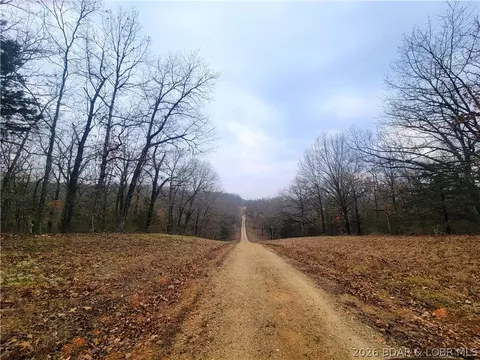 0000 0000 Rd, Versailles, MO 65084
