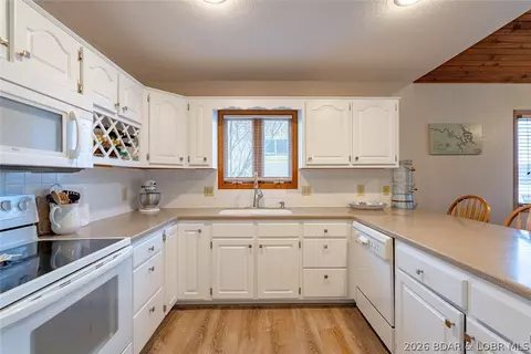 Kitchen - 41 Skyview Dr, Roach, MO 65787 photo 2 of 4