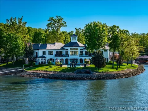 74 Via Preminenta Dr, Sunrise Beach, MO 65079