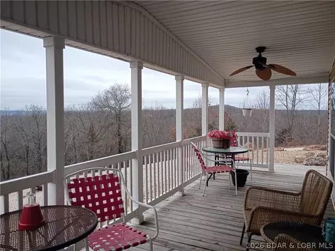 71 Partee Ln, Sunrise Beach, MO 65079
