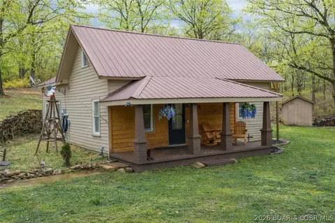 1718 S Aurora St, Eldon, MO 65026