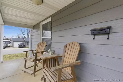 502 W 6th St, Eldon, MO 65026