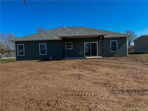 Exterior - 135 Mcdonald Ave, Versailles, MO 65084 photo 3 of 6