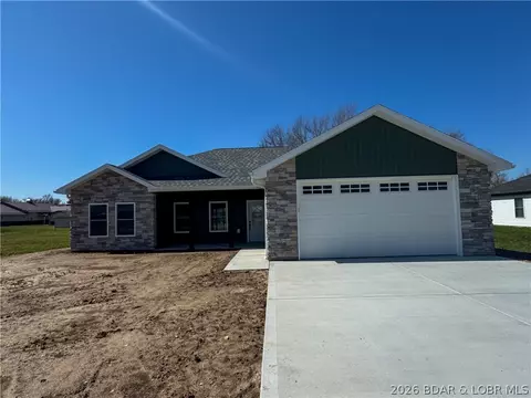 Exterior - 135 Mcdonald Ave, Versailles, MO 65084 photo 6 of 6