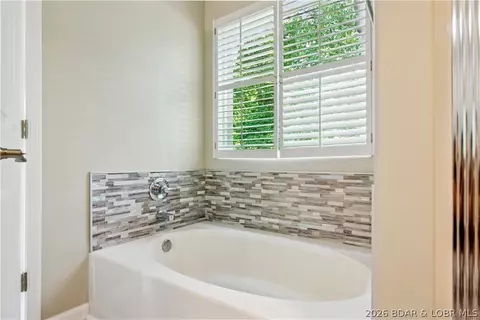 Bath - 1380 Bluff Dr, Osage Beach, MO 65065 photo 5 of 6