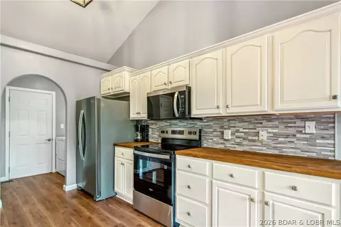 Entry Way - 1380 Bluff Dr, Osage Beach, MO 65065 photo 1 of 5