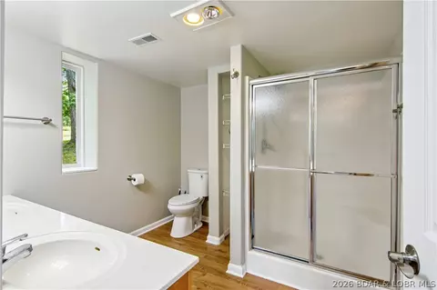 Bath - 1380 Bluff Dr, Osage Beach, MO 65065 photo 2 of 6