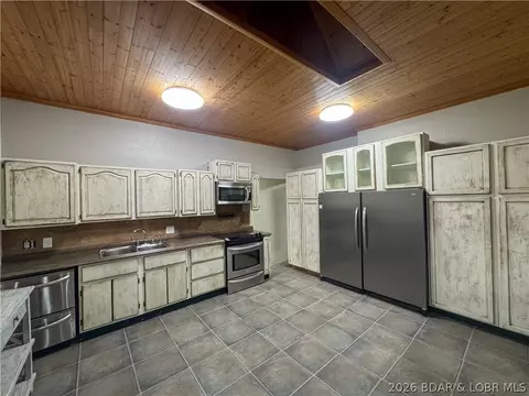 Kitchen - 19655 Inlet Rd, Versailles, MO 65084 photo 2 of 4