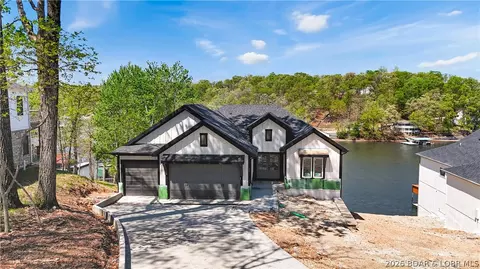 55 Hollow Oak Ct, Sunrise Beach, MO 65079