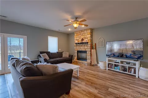 27 Westminster Pl, Sunrise Beach, MO 65079
