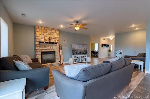 27 Westminster Pl, Sunrise Beach, MO 65079