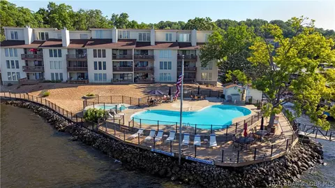 52 Wrenwood Cir #3A, Lake Ozark, MO 65049