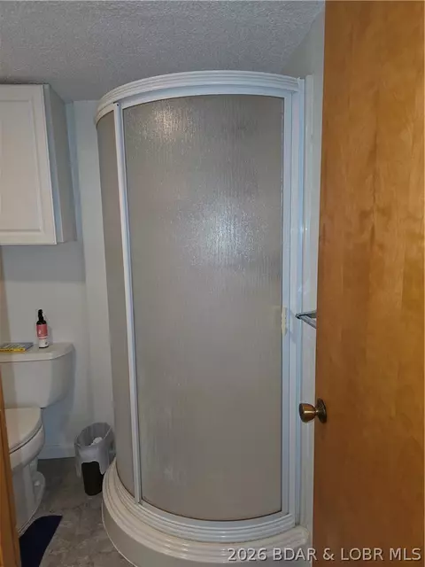 Bath - 336 Boot Cir, Camdenton, MO 65020 photo 1 of 2