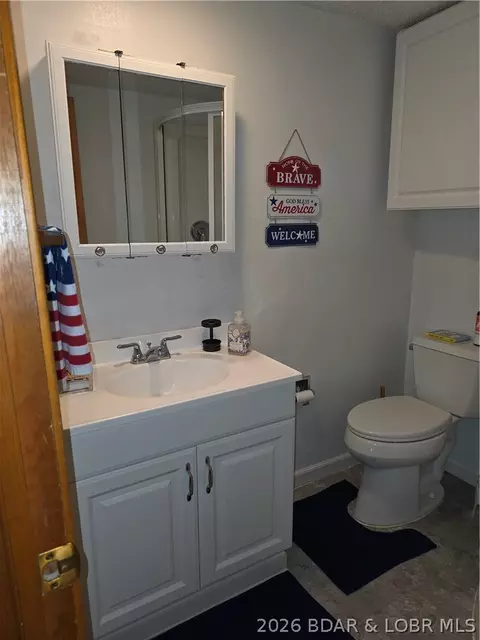 Bath - 336 Boot Cir, Camdenton, MO 65020 photo 2 of 2