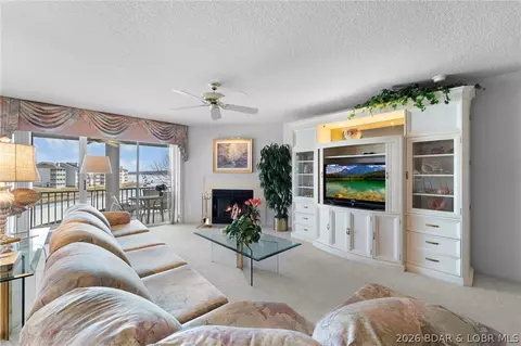 432 Regatta Bay Cir #2B, Lake Ozark, MO 65049