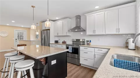 463 Lindsay Ln, Camdenton, MO 65020