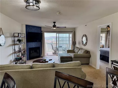 315 Highland Shores Dr #3B, Lake Ozark, MO 65049