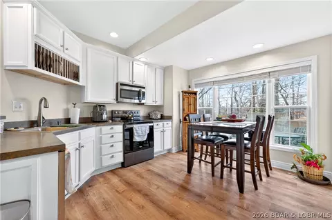 10 Anemone Rd, Lake Ozark, MO 65049