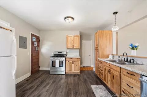 Kitchen - 1598 Long Ln, Eldon, MO 65026 photo 3 of 3