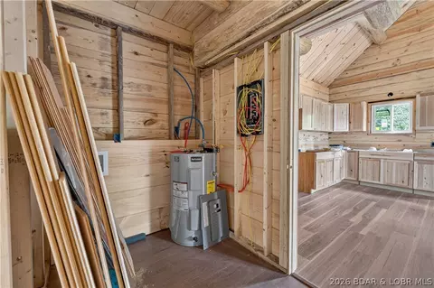 Entry Way - 2809 Pine Cove Rd, Edwards, MO 65326 photo 4 of 5