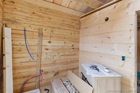 Entry Way - 2809 Pine Cove Rd, Edwards, MO 65326 photo 9 of 10
