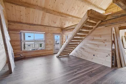 Entry Way - 2809 Pine Cove Rd, Edwards, MO 65326 photo 2 of 10