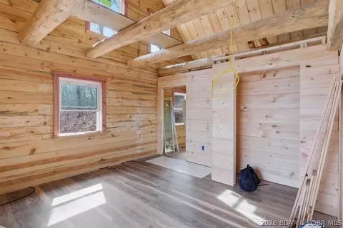 Entry Way - 2809 Pine Cove Rd, Edwards, MO 65326 photo 8 of 10