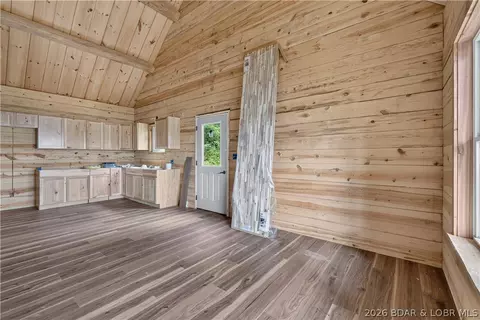 Entry Way - 2809 Pine Cove Rd, Edwards, MO 65326 photo 3 of 5