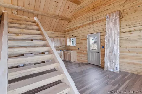 Entry Way - 2809 Pine Cove Rd, Edwards, MO 65326 photo 5 of 10