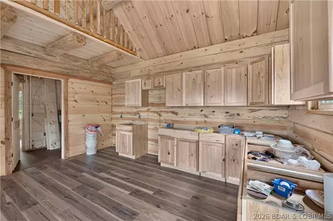 Entry Way - 2809 Pine Cove Rd, Edwards, MO 65326 photo 2 of 5