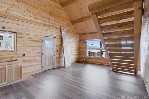 Entry Way - 2809 Pine Cove Rd, Edwards, MO 65326 photo 4 of 10