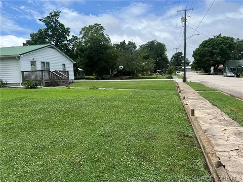 Exterior - 424 W Washington, Versailles, MO 65084 photo 13 of 13