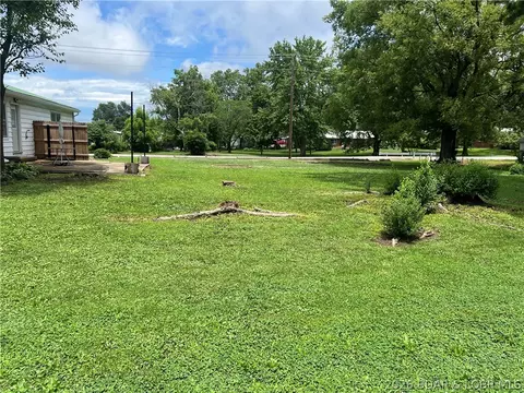 Exterior - 424 W Washington, Versailles, MO 65084 photo 10 of 13