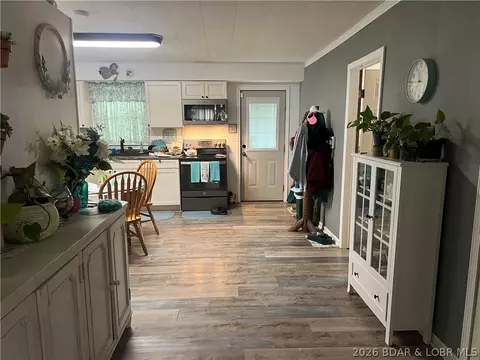 Entry Way - 424 W Washington, Versailles, MO 65084 photo 1 of 1