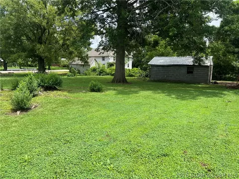 Exterior - 424 W Washington, Versailles, MO 65084 photo 8 of 13