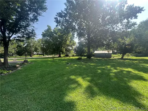 Exterior - 424 W Washington, Versailles, MO 65084 photo 18 of 27