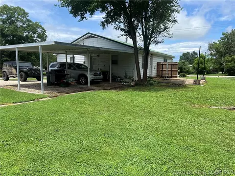 Exterior - 424 W Washington, Versailles, MO 65084 photo 4 of 13