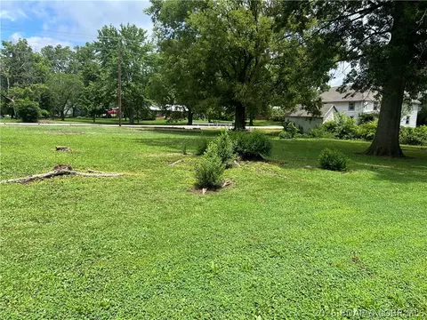 Exterior - 424 W Washington, Versailles, MO 65084 photo 9 of 13