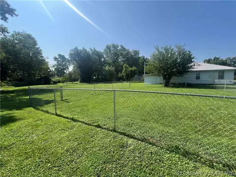 Exterior - 424 W Washington, Versailles, MO 65084 photo 16 of 27