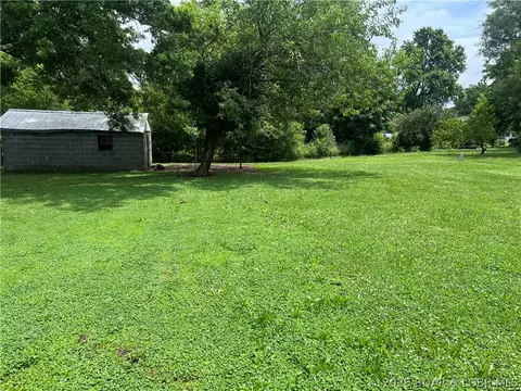 Exterior - 424 W Washington, Versailles, MO 65084 photo 7 of 13