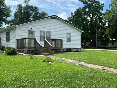 Exterior - 424 W Washington, Versailles, MO 65084 photo 1 of 13