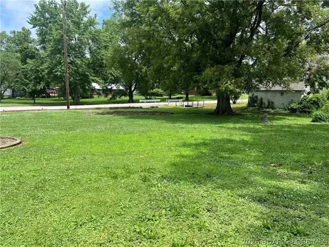 Exterior - 424 W Washington, Versailles, MO 65084 photo 12 of 13